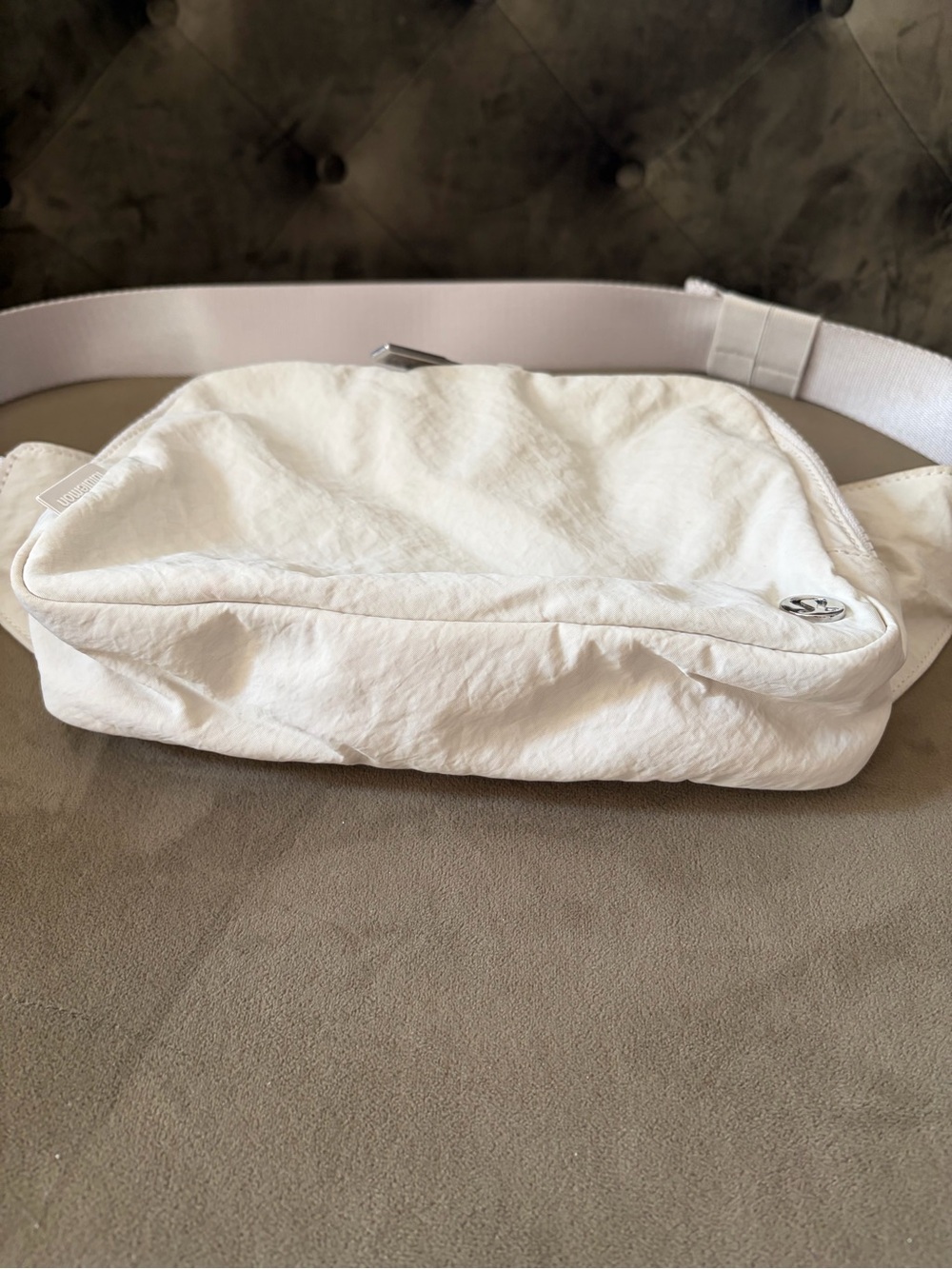 lululemon athletica Everywhere Belt Bag - Light Ivory with Silver Hardware - Picture 3 of 8